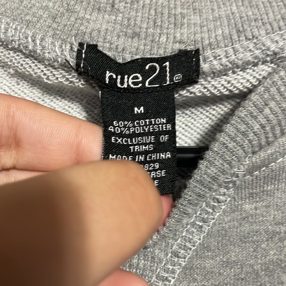 Grey sweater, brand:rue21, size medium - Picture 2 of 3